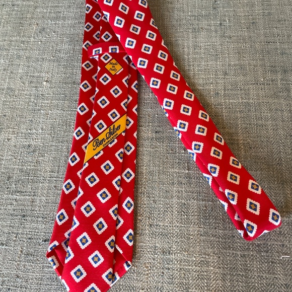 Ben Silver Red Tie with blue shapes - Picture 2 of 3